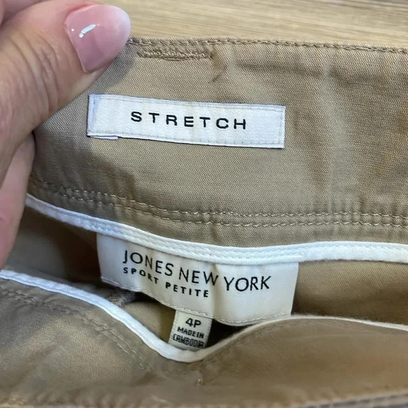 Jones New York Sport khaki Pants Tan Pockets Size 4P Casual Stretch Neutral NWT - Picture 13 of 15